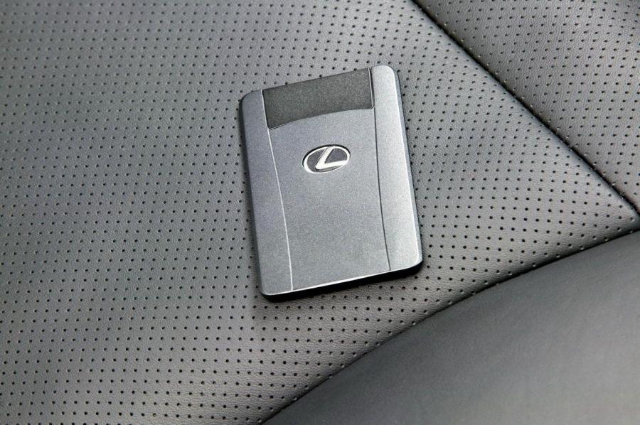  Lexus LS460 2006 года  (фото 174 из 200)